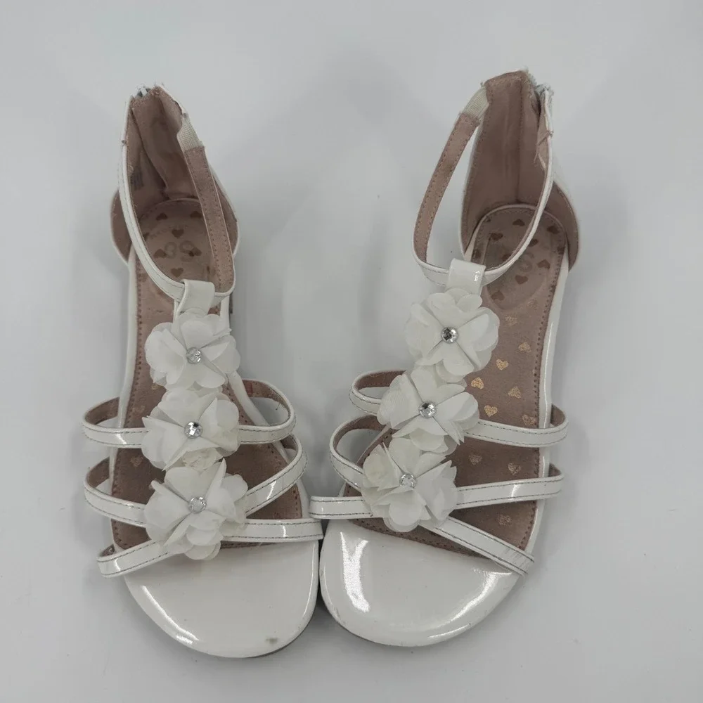 SO Gladiator Sandals Girl US 5M White Kenzie Flower Detail Memory Foam Back Zip